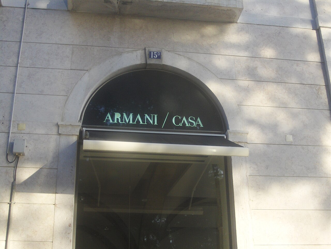 Fachada da loja Armani/Casa em Lisboa