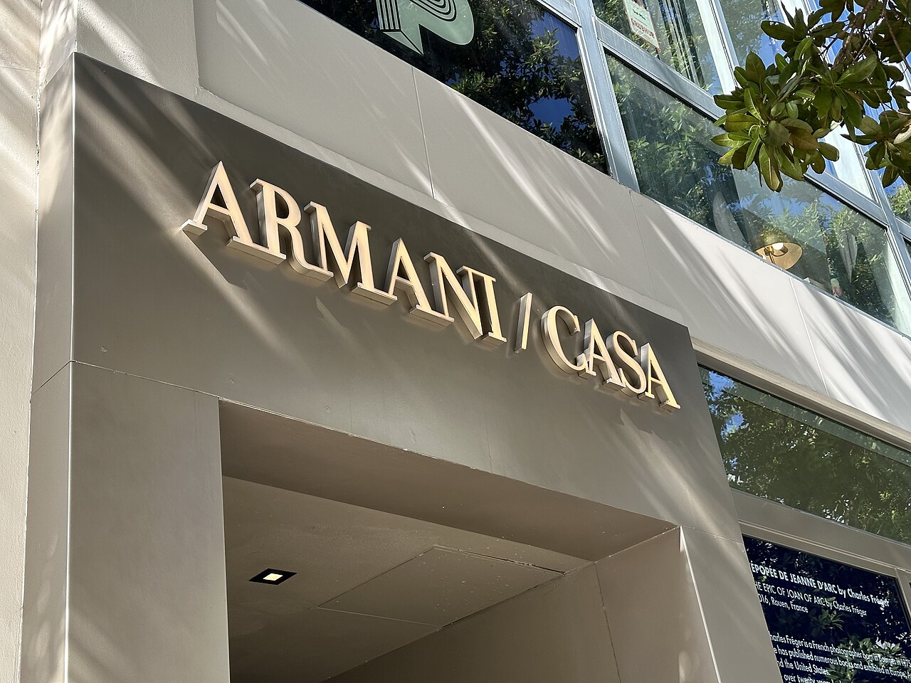 Fachada do showroom Armani/Casa no Miami Design District